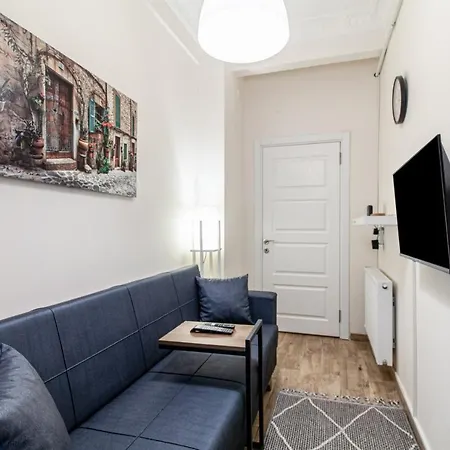 And Modern Flat Near Flower Passage *