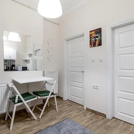 And Modern Flat Near Flower Passage